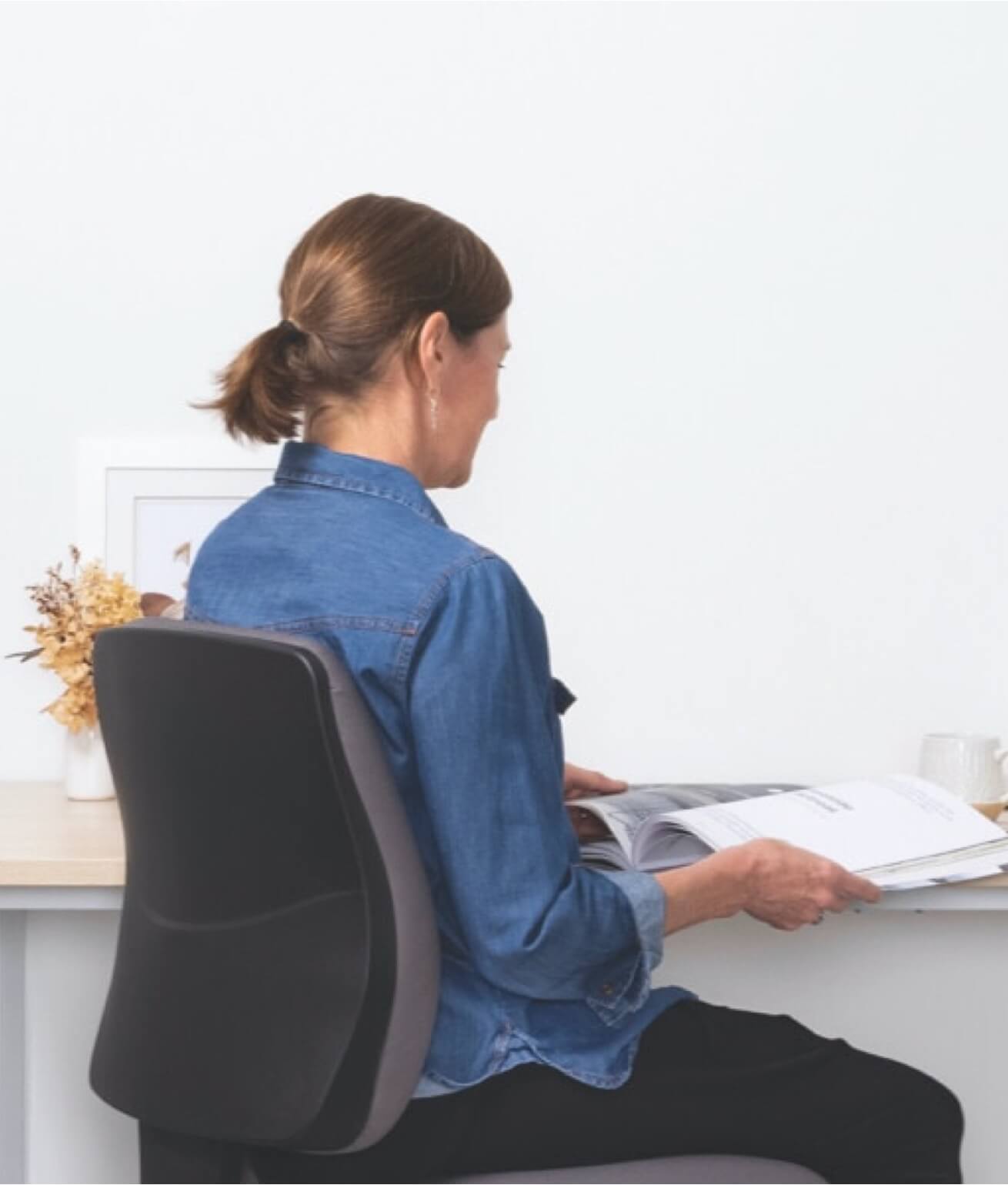 buro-seating-home-image-girl-chair-working-from-home@2x